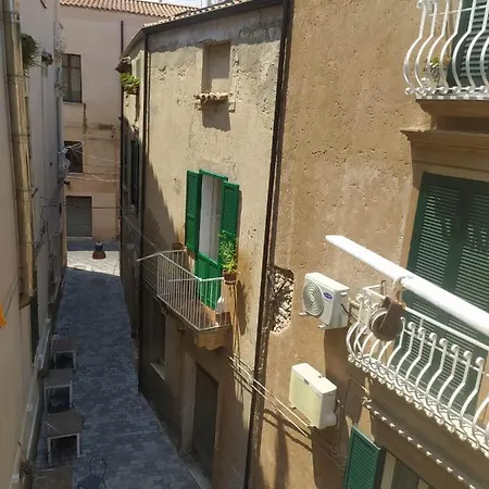 Scilla E Cariddi 3* تروبيا